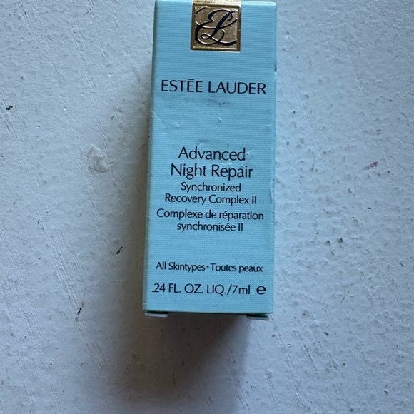 Estee Lauder Advanced Night Repair Eye Lift + Sculpt - Picture 7 of 9